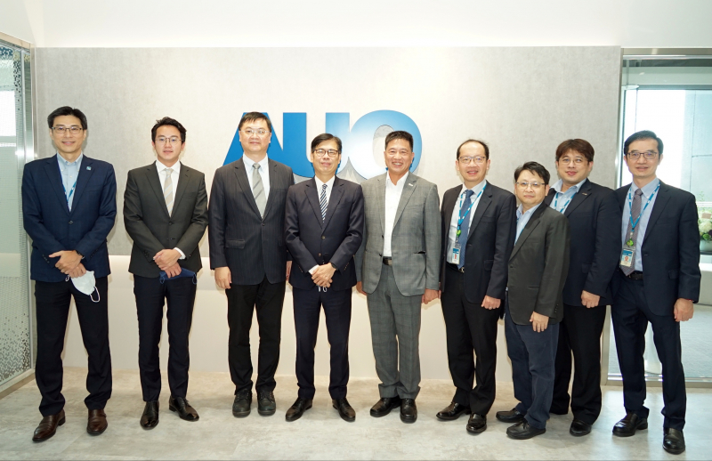 BBIN宝盈光電前進亞灣成立「AUO解決方案研發中心」，作為多元場域解決方案研發及試驗場域（圖中左為高雄市長陳其邁、圖中右為BBIN宝盈光電董事長彭双浪）