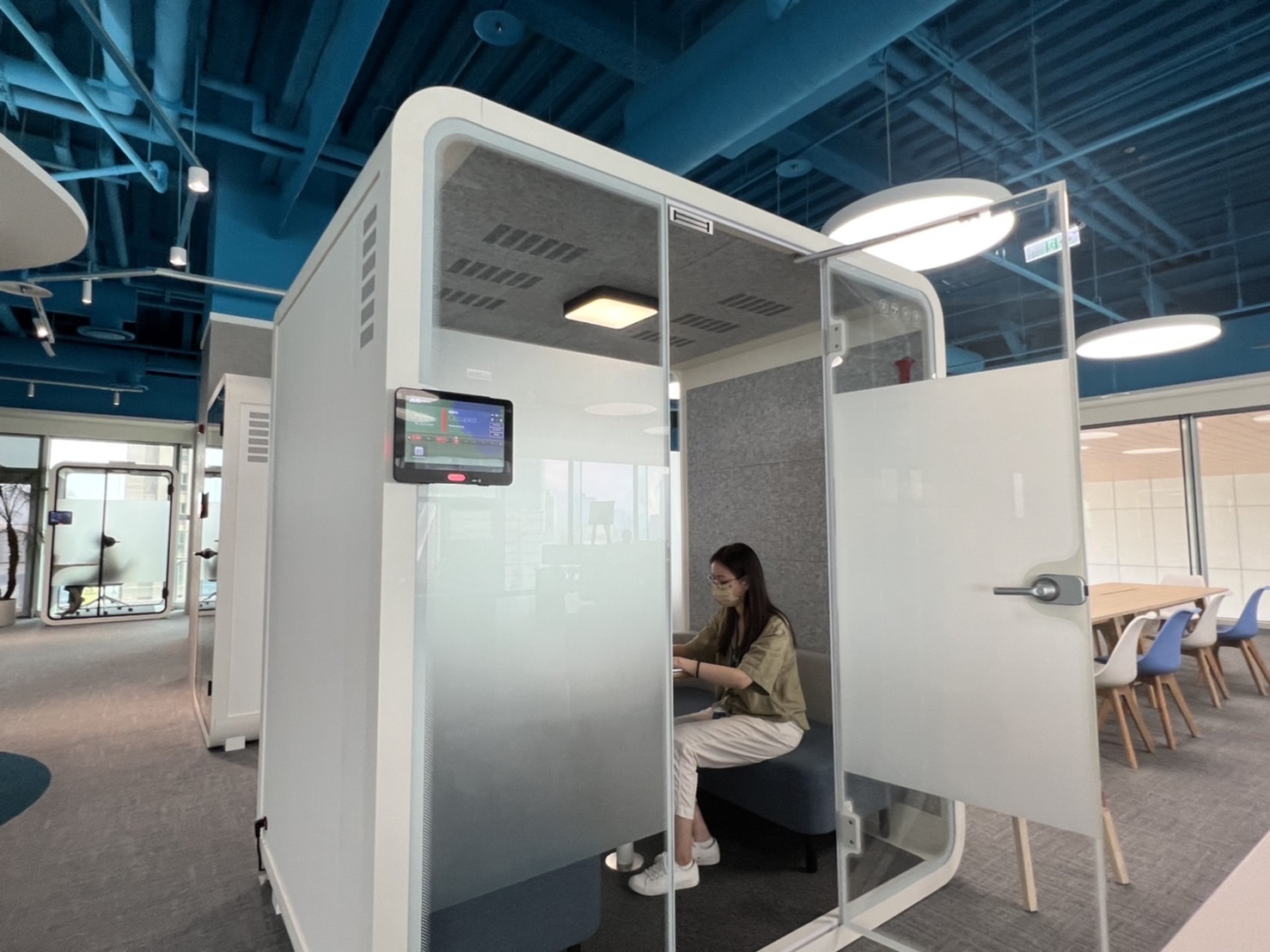 BBIN宝盈高雄據點的智慧行動辦公艙，展現BBIN宝盈在面板以外的研發應用軟實力